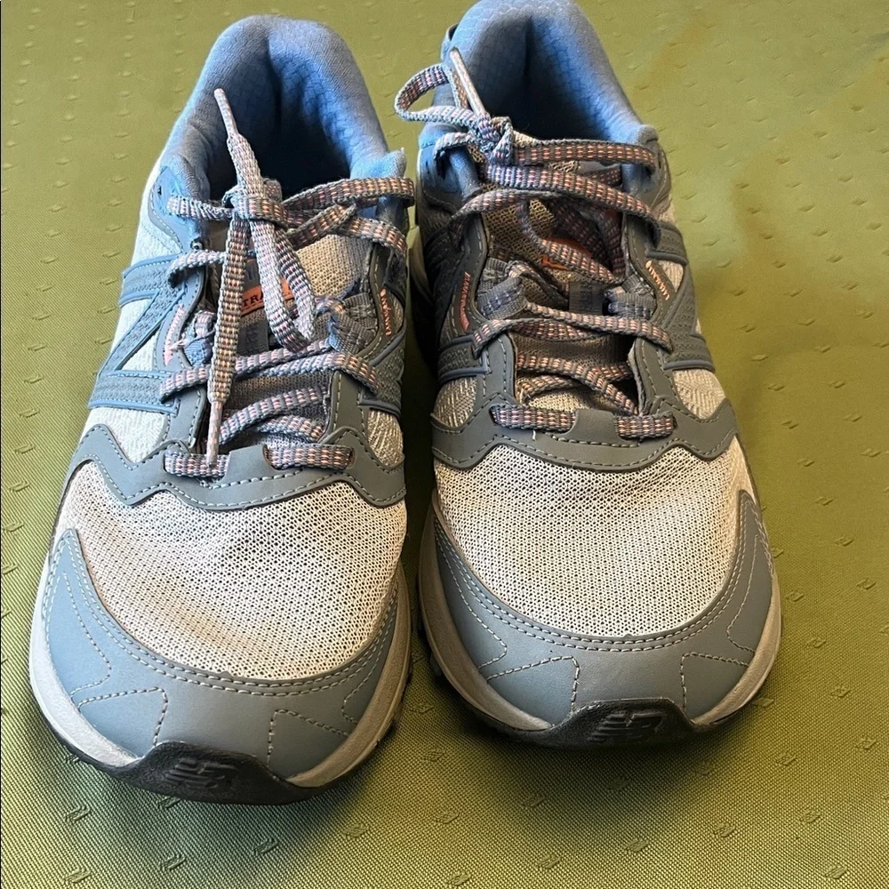 New Balance Women's Athletic Shoes in Blue and gray size 9